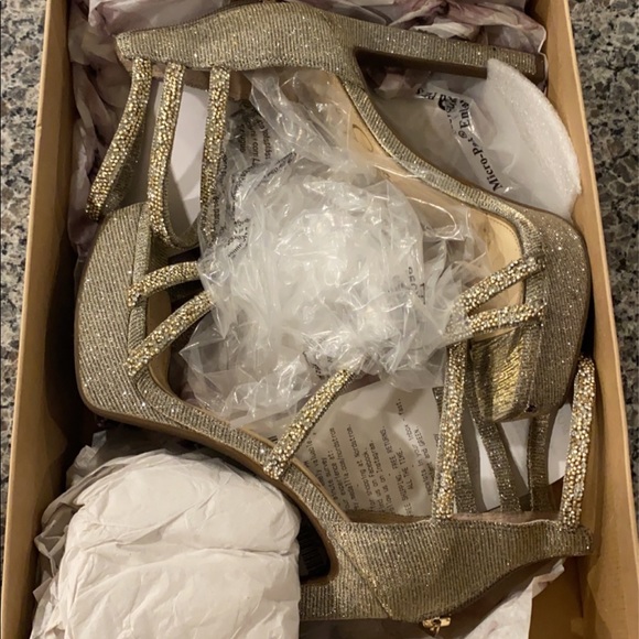 Jessica Simpson Wedding Collection - Picture 3 of 3